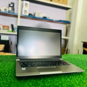 90 TOSHIBA R63/AN i5 6300U 4GB 500GB 13.3