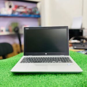 94 HP 650 G4 i3 8130U 4GB 500GB 15.6